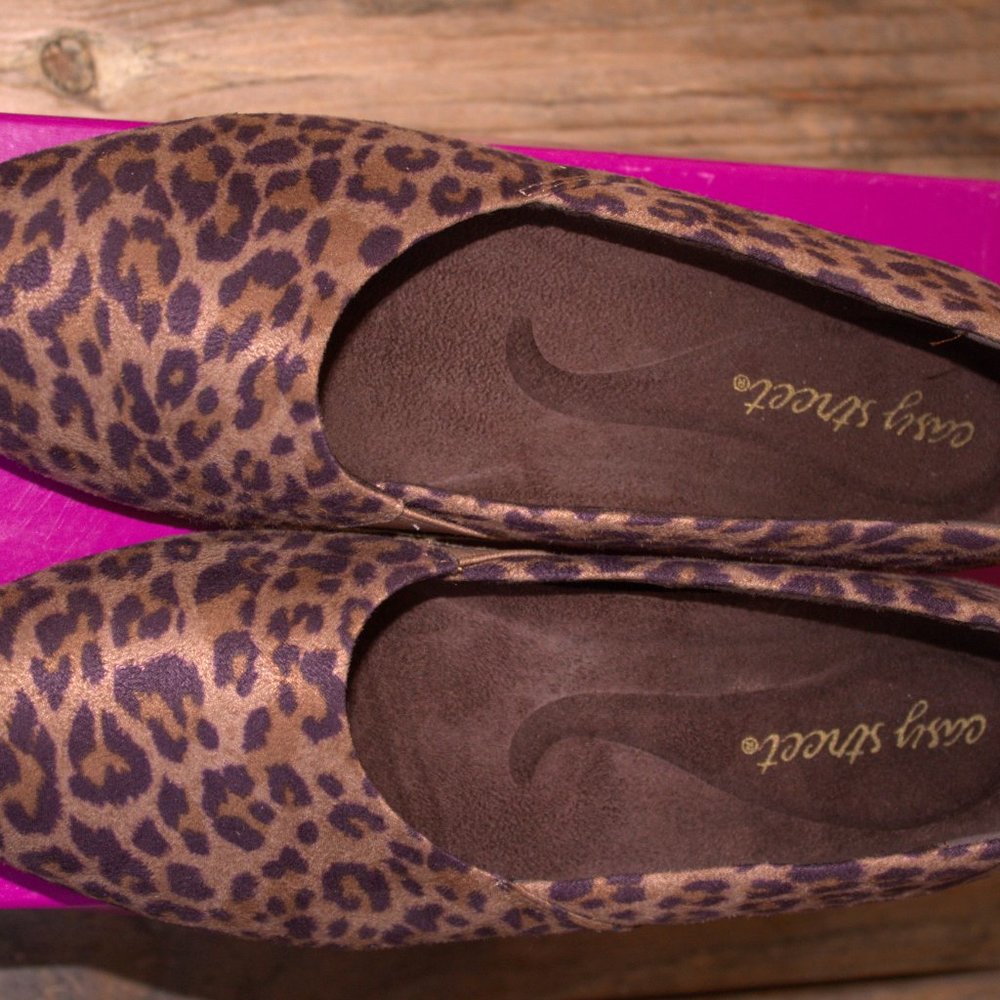 Easy Street Peace Leopard Super Suede NIB 7, 7.5, 8, 9 / Mediums and Narrows - Picture 13 of 14